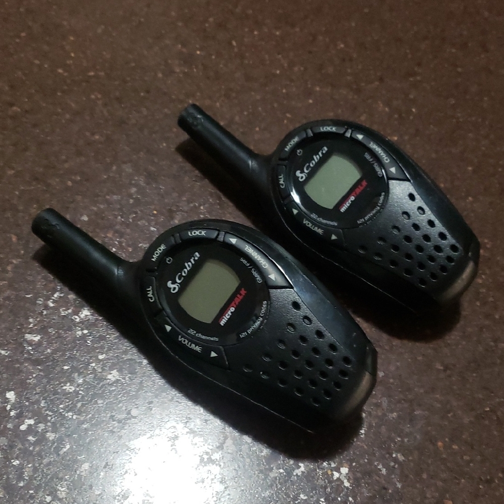 Cobra Emergency Micro-Talk 2-Way Radio Walkie/Talkie CXT-227. Takes 4 "AAA" batt